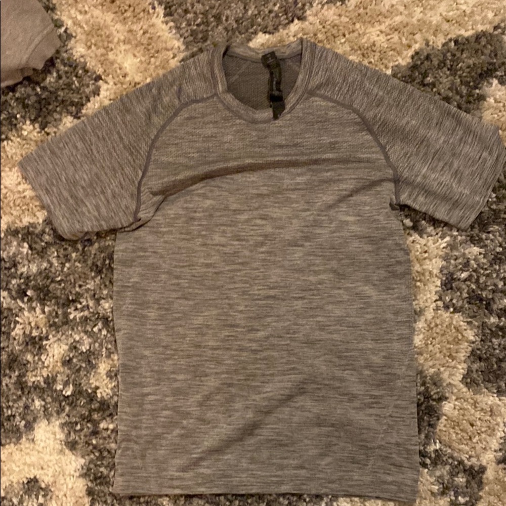 Lululemon Grey XS t-shirt